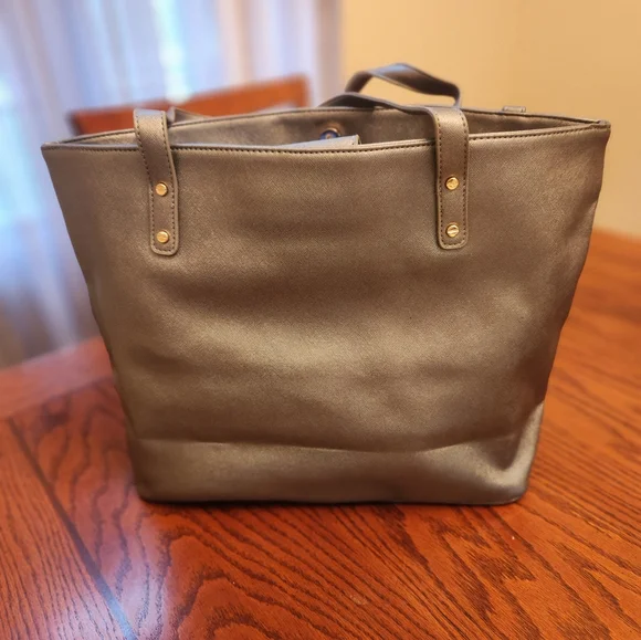 Silver Metallic Tote - Picture 3 of 8